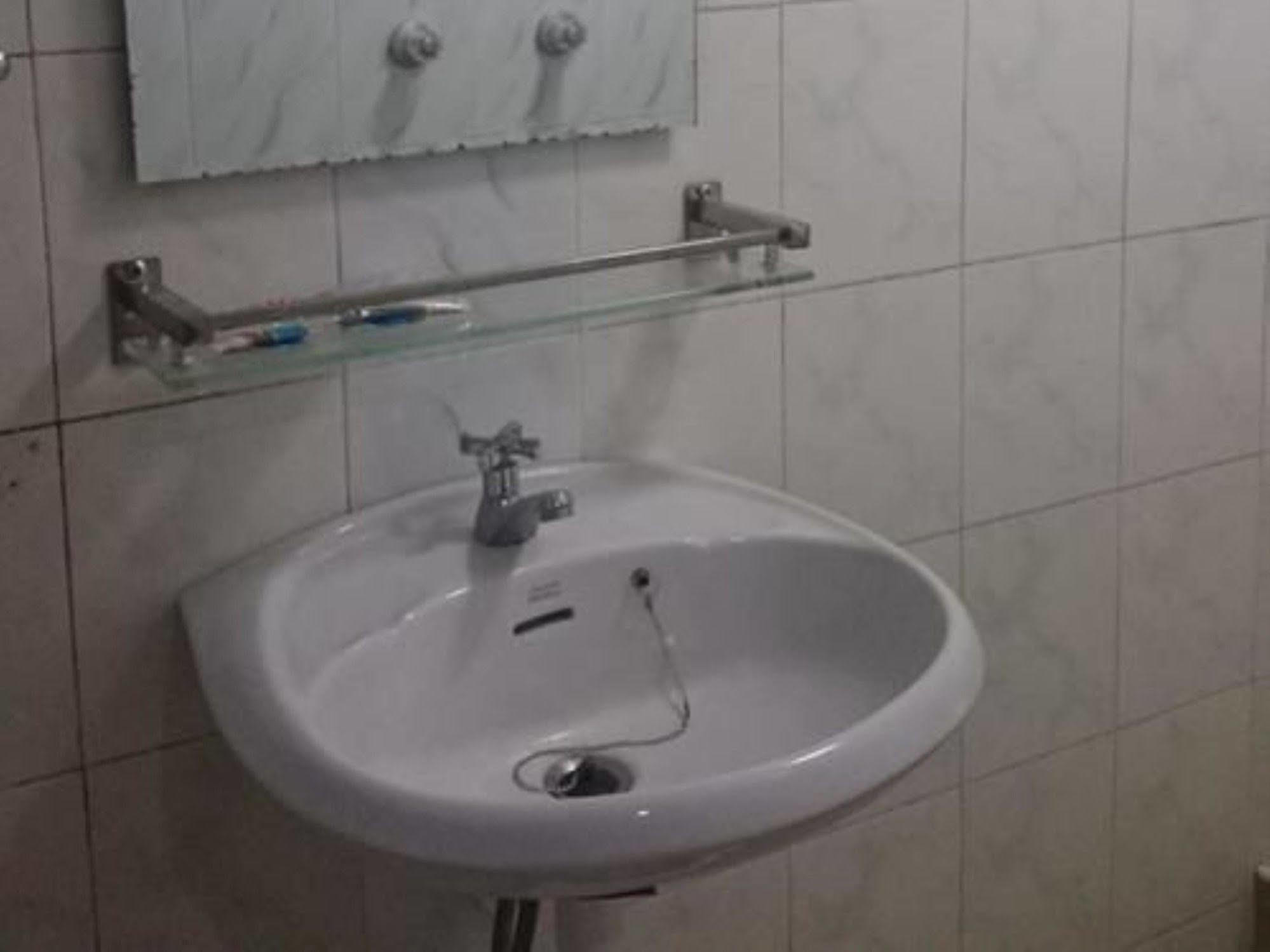Silver Moon Hotel 仰光 外观 照片