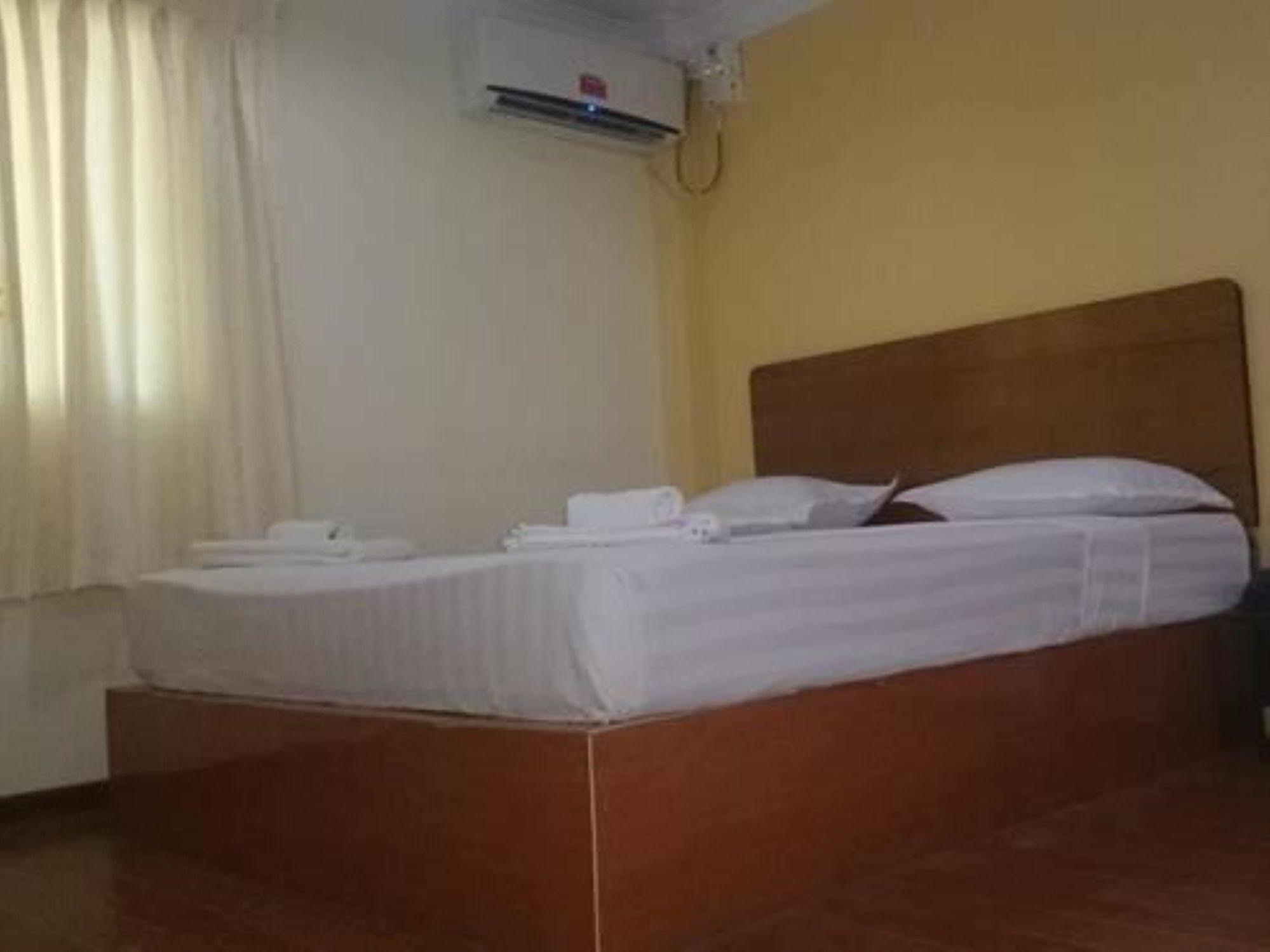 Silver Moon Hotel 仰光 外观 照片