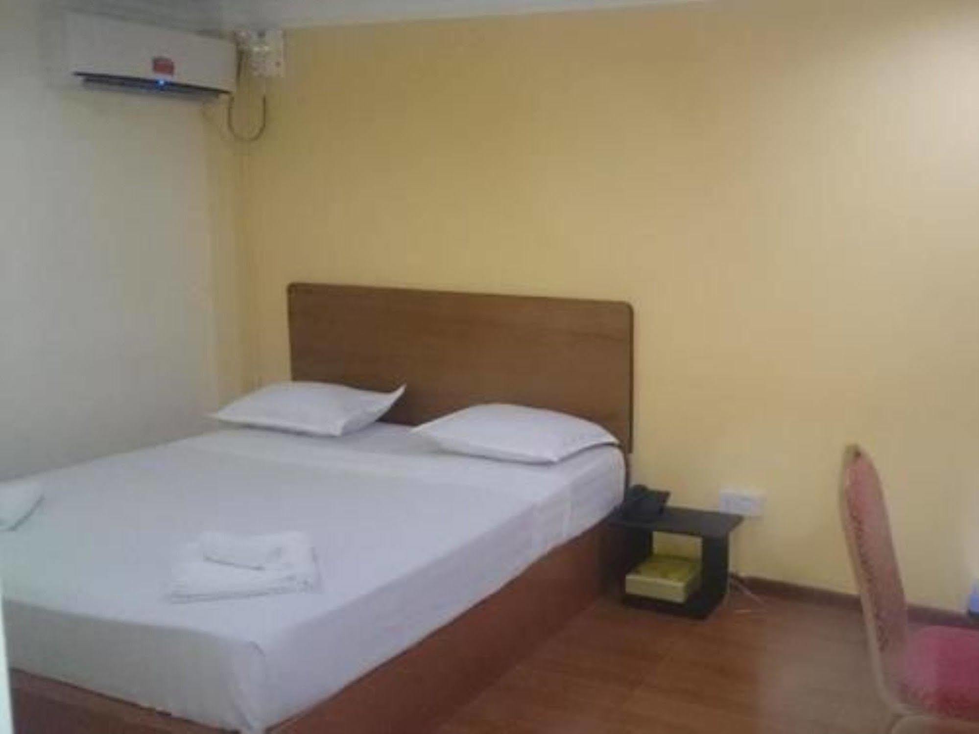 Silver Moon Hotel 仰光 外观 照片