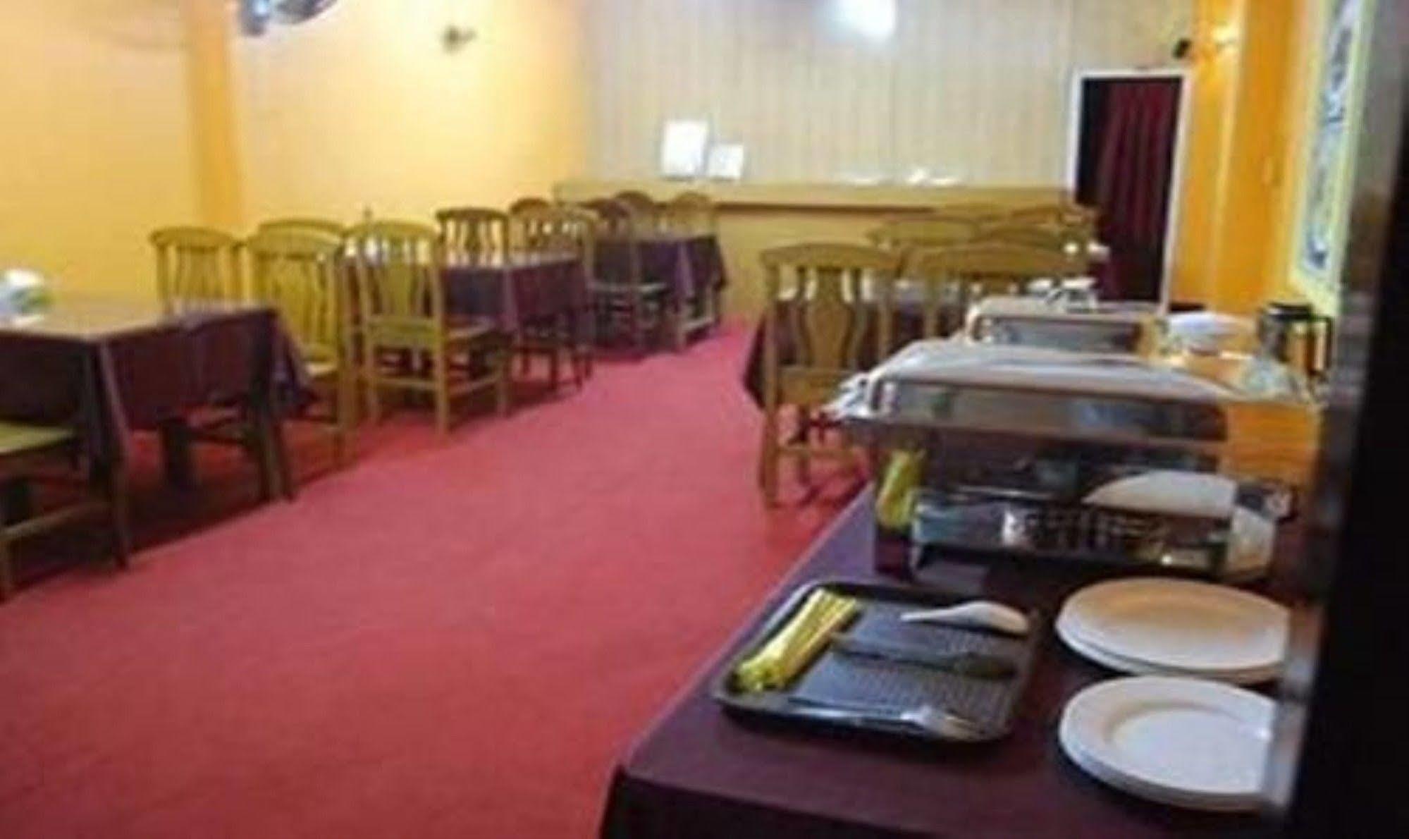 Silver Moon Hotel 仰光 外观 照片