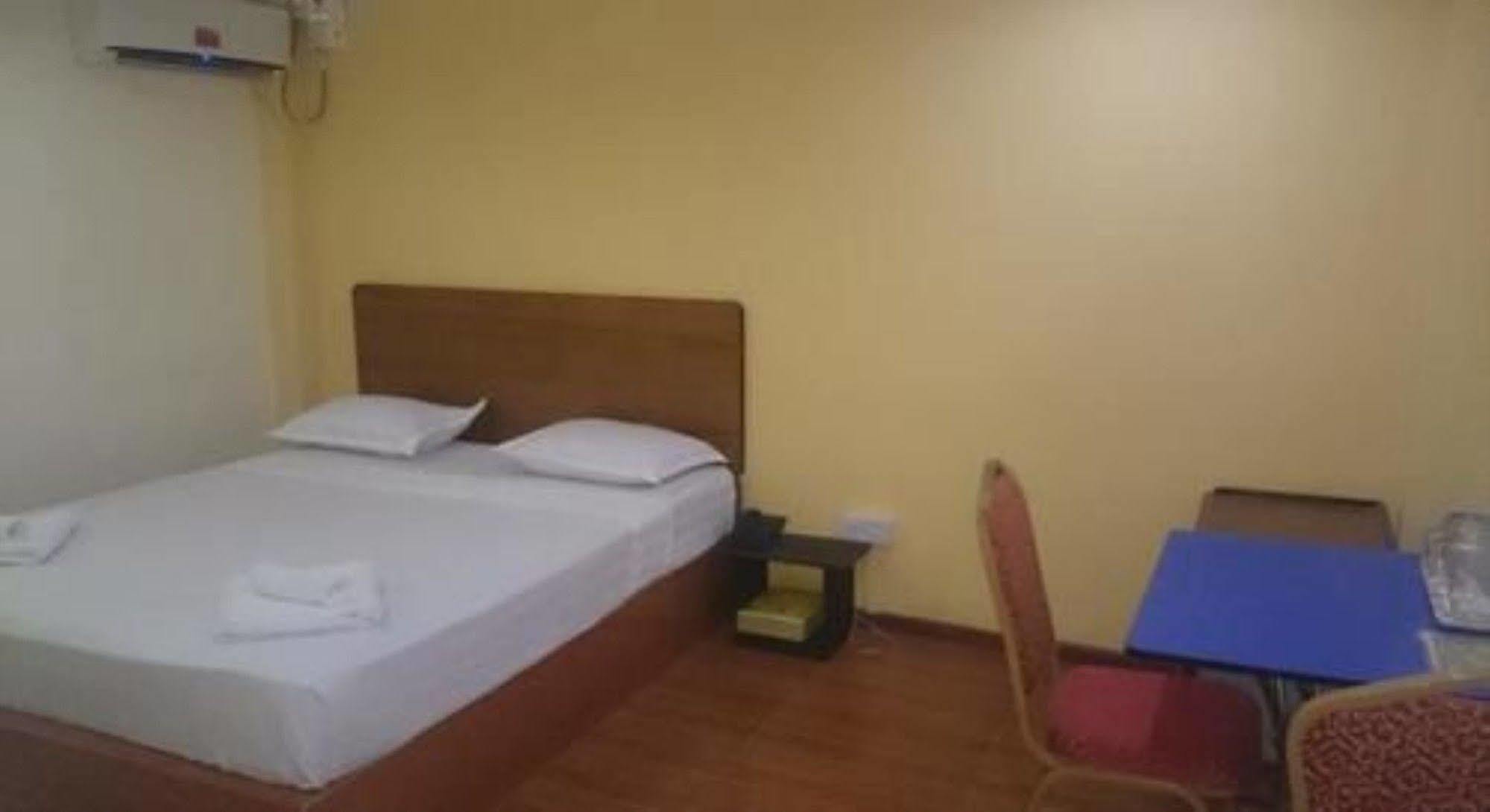 Silver Moon Hotel 仰光 外观 照片