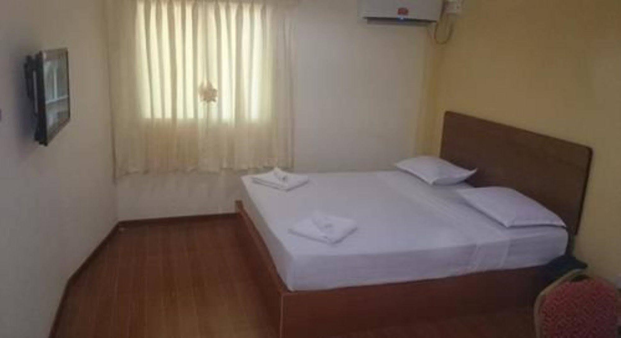 Silver Moon Hotel 仰光 外观 照片